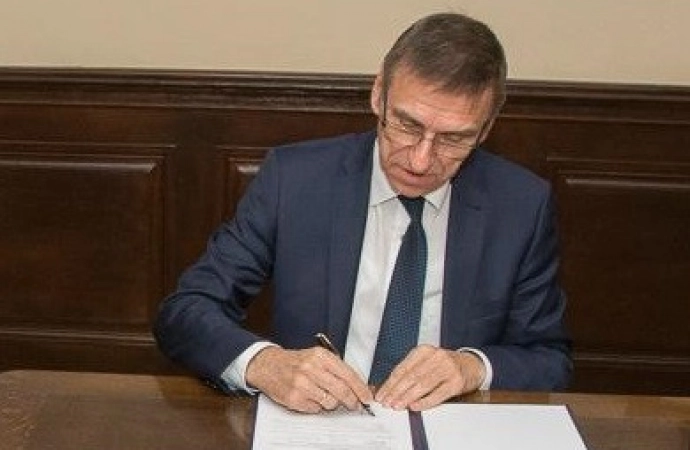 {Prezydent Olsztyna podpisał umowę na grupowy zakup prądu na rok 2022.}